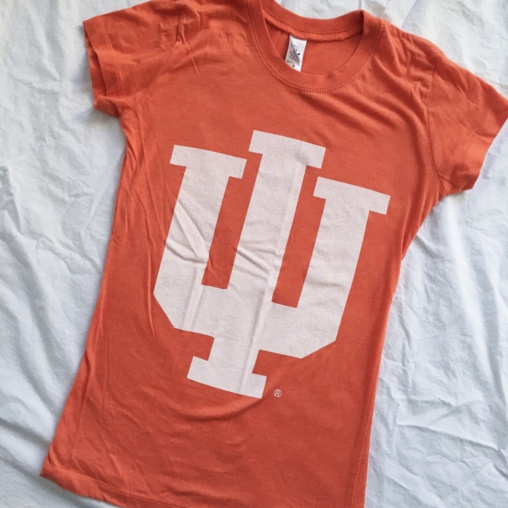 IU logo tee